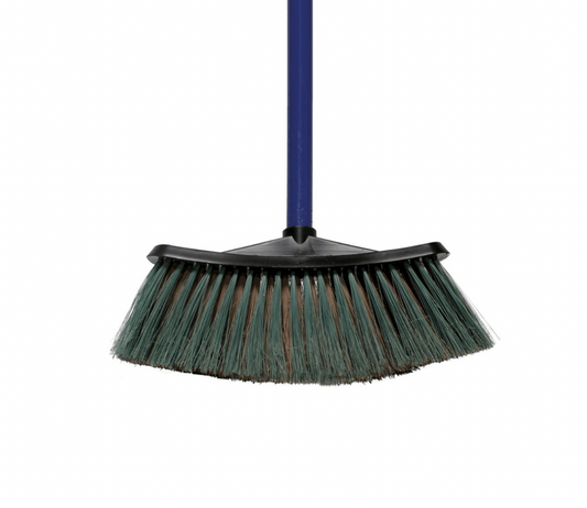 Escobillón Virutex verde básico con mango alargado y cerdas firmes para limpieza eficaz
