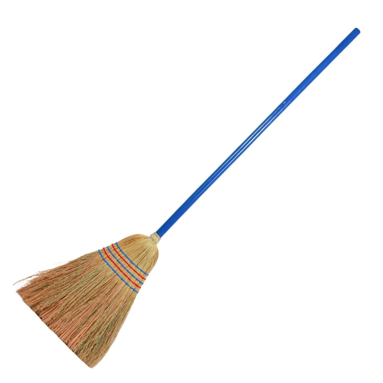 escoba de rama con mango de madera